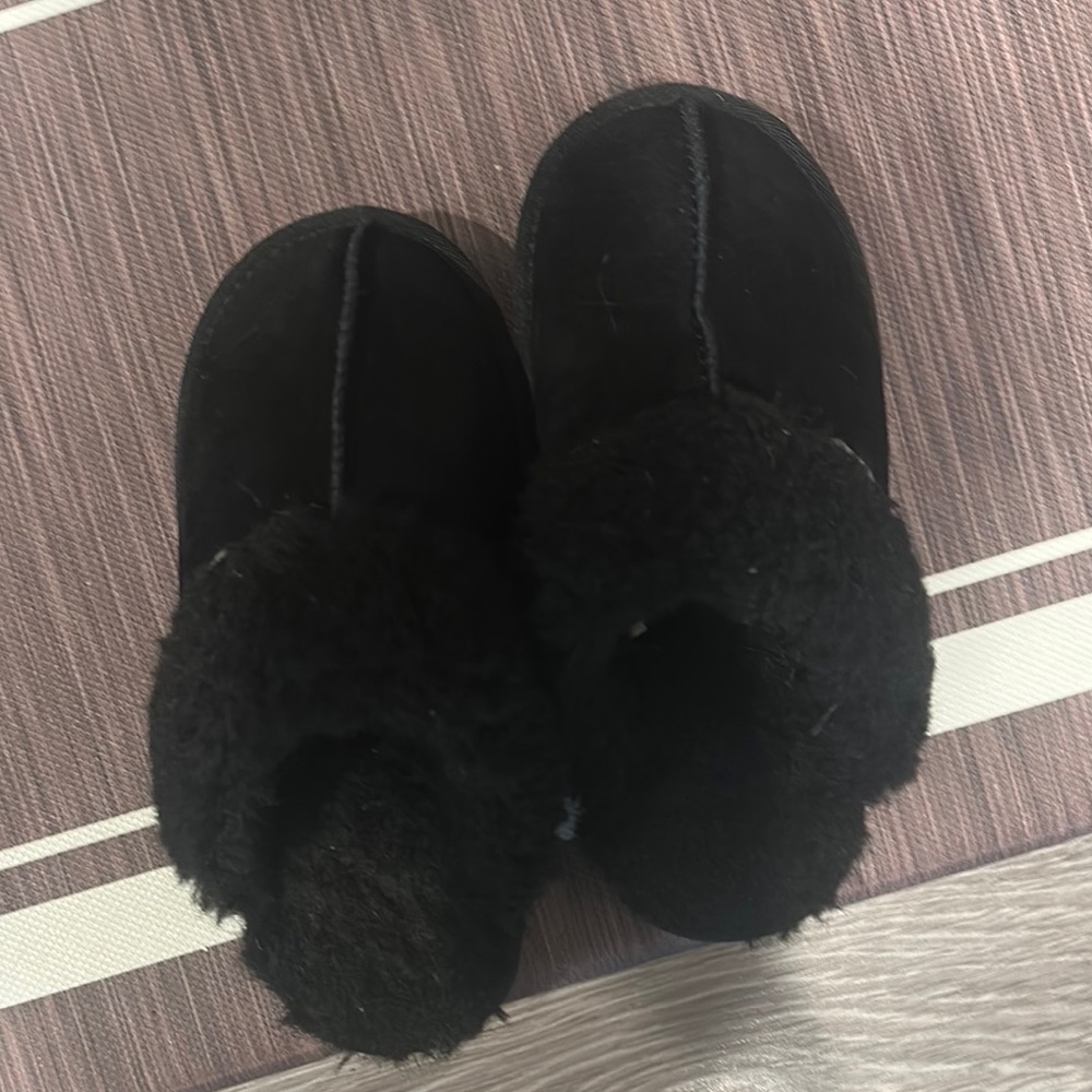 Cozy Black Women’s Slippers